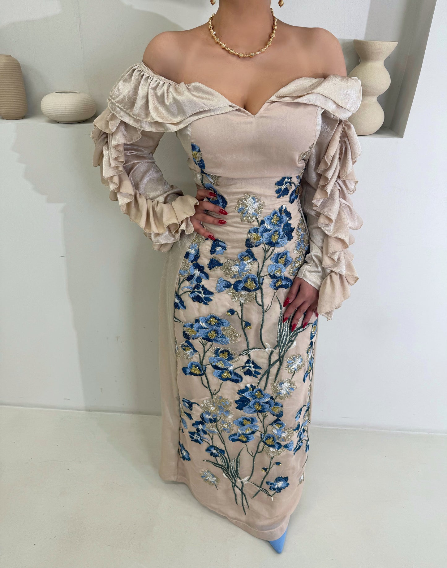Ruffled dress beige-blue